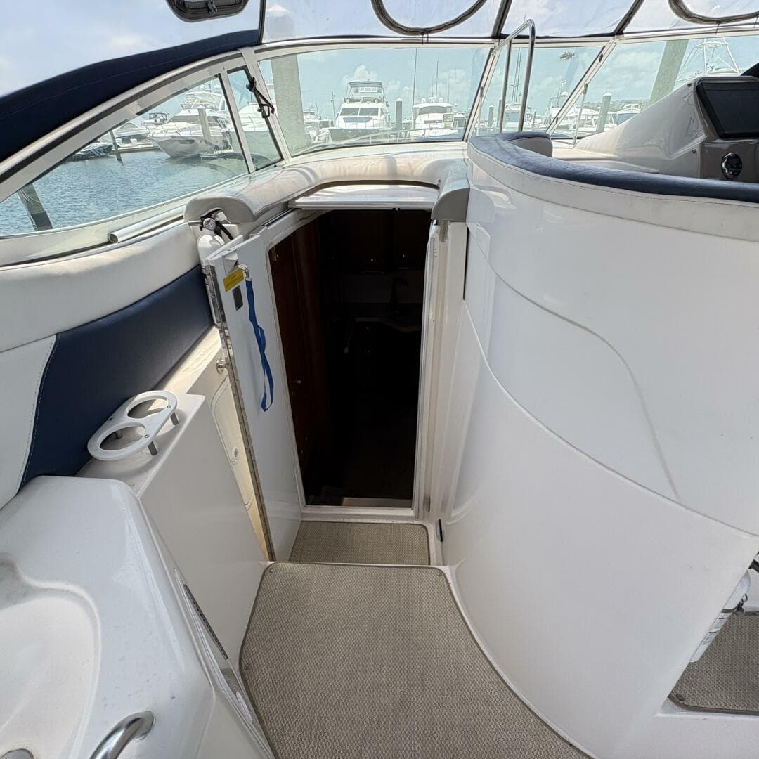 2002 Cruisers Yachts 3672 Express