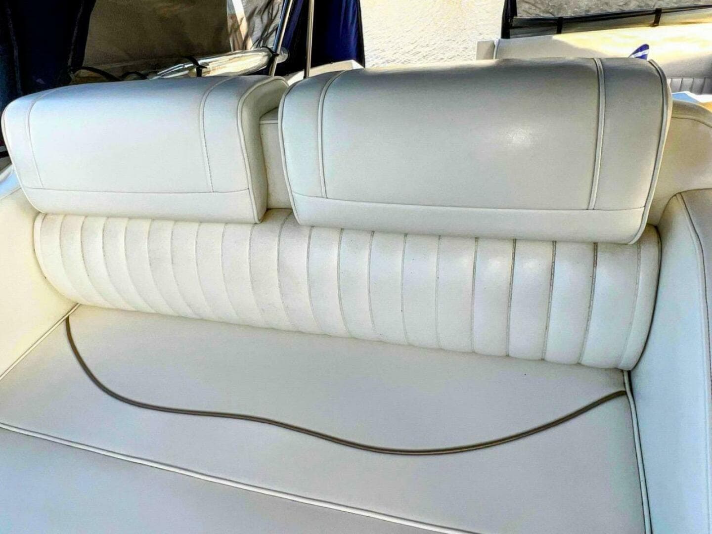 1998 Cruisers Yachts 3575 Esprit