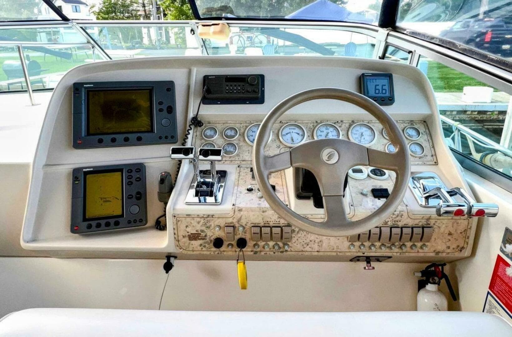 1998 Cruisers Yachts 3575 Esprit