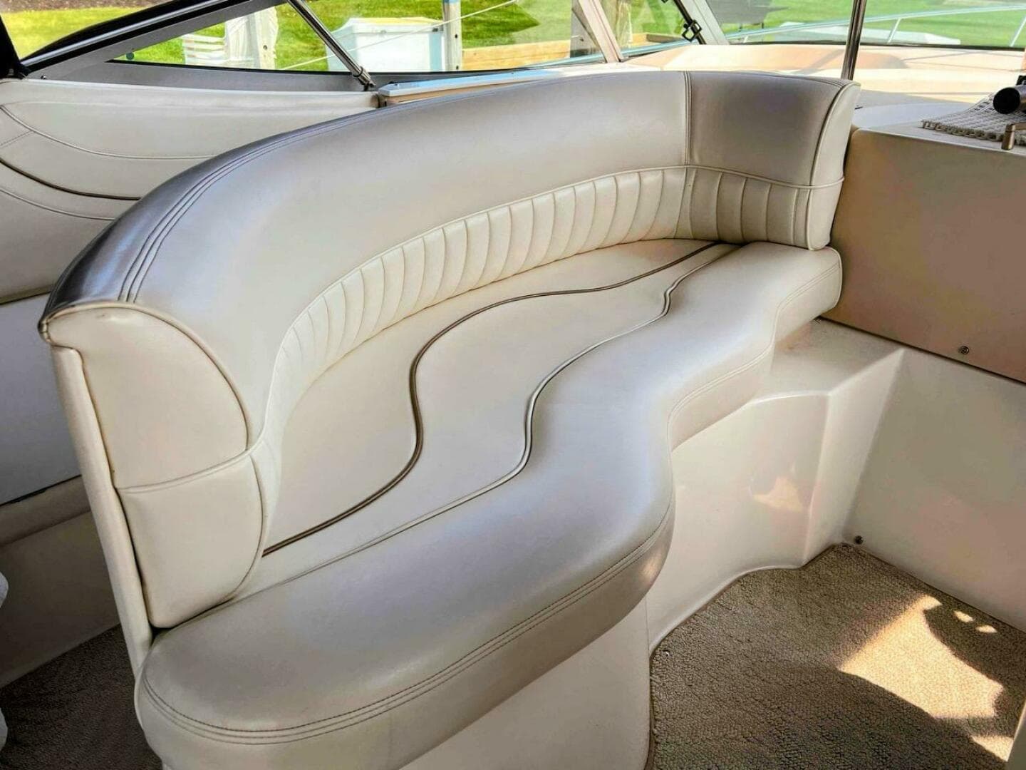 1998 Cruisers Yachts 3575 Esprit