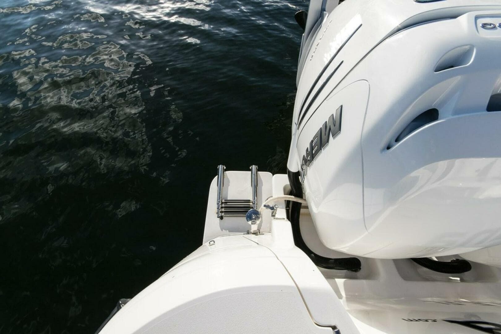 2012 Intrepid 475 Sport yacht wheel house