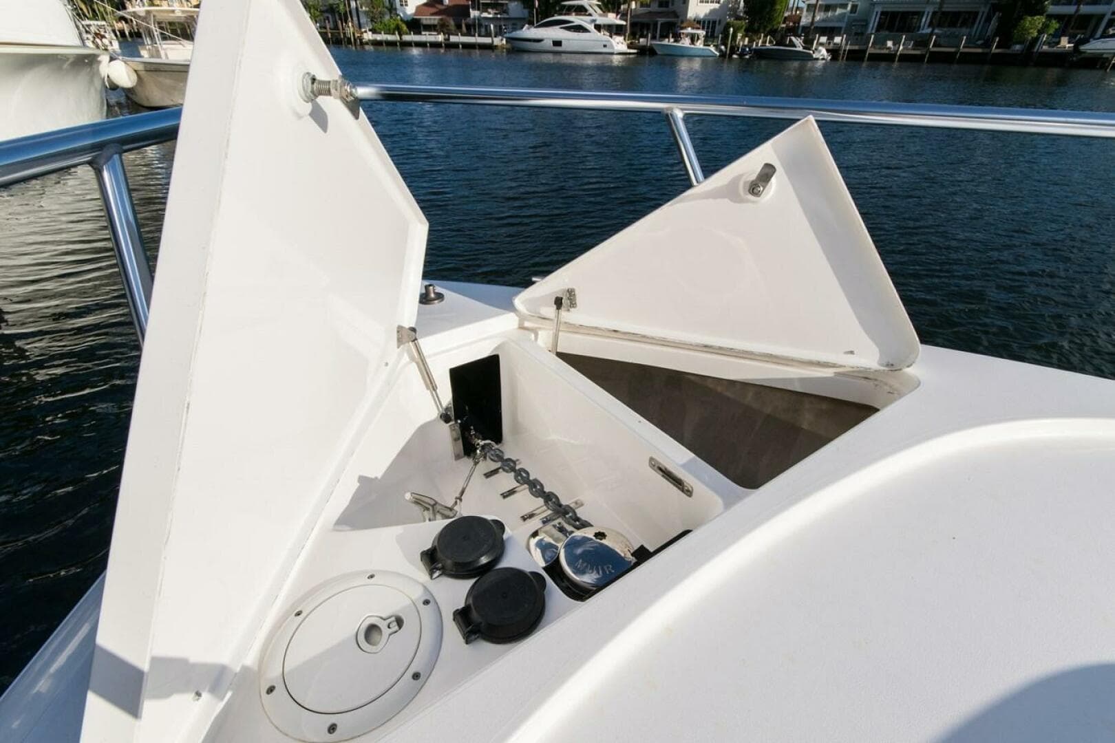 2012 Intrepid 475 Sport yacht wheel house