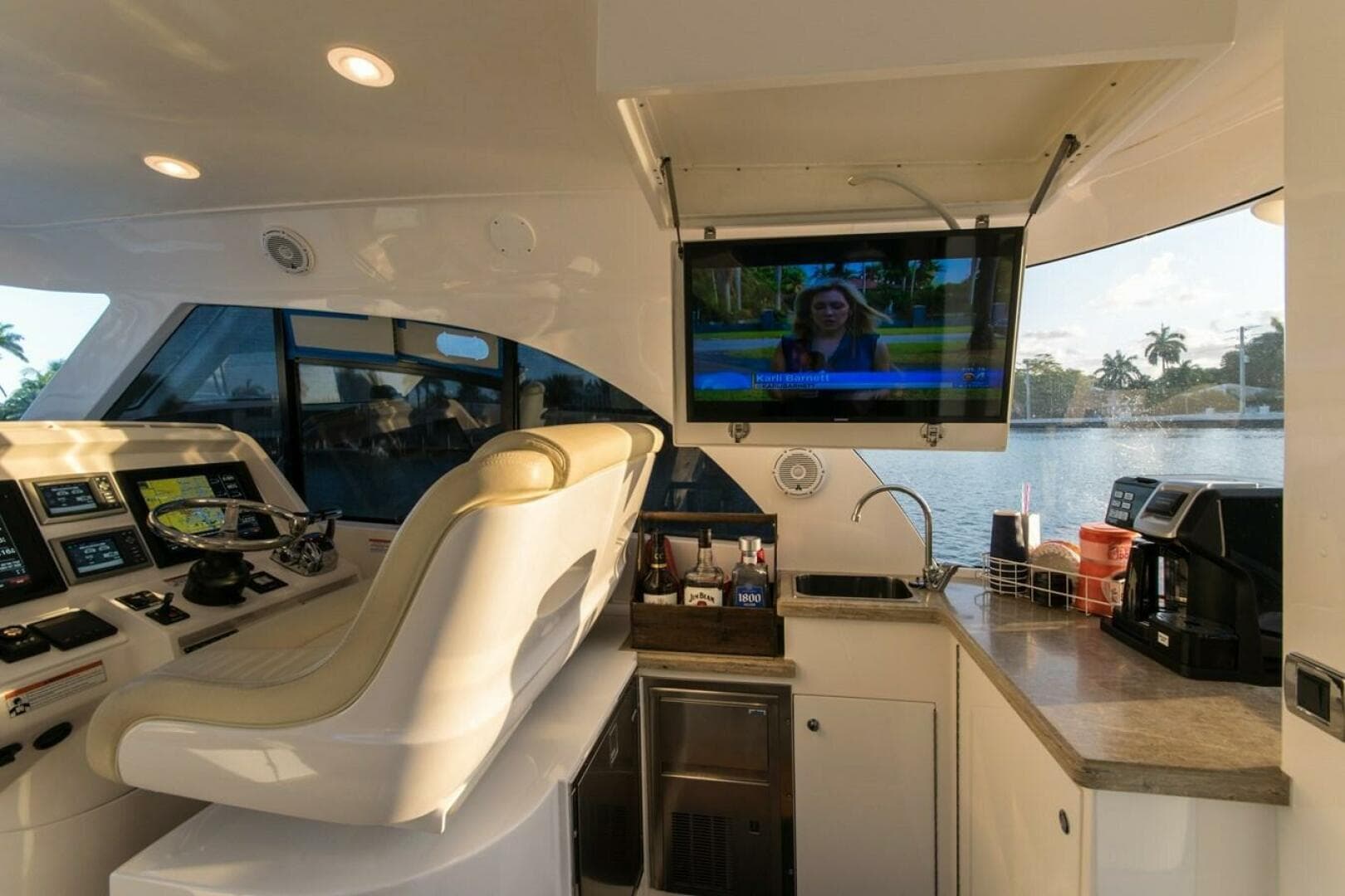 2012 Intrepid 475 Sport yacht wheel house