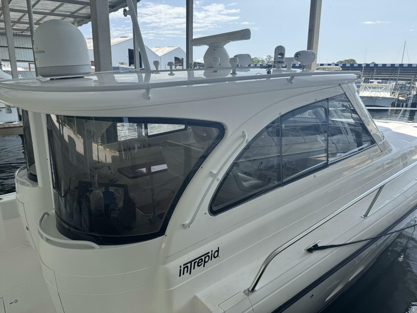 2012 Intrepid 475 Sport yacht wheel house
