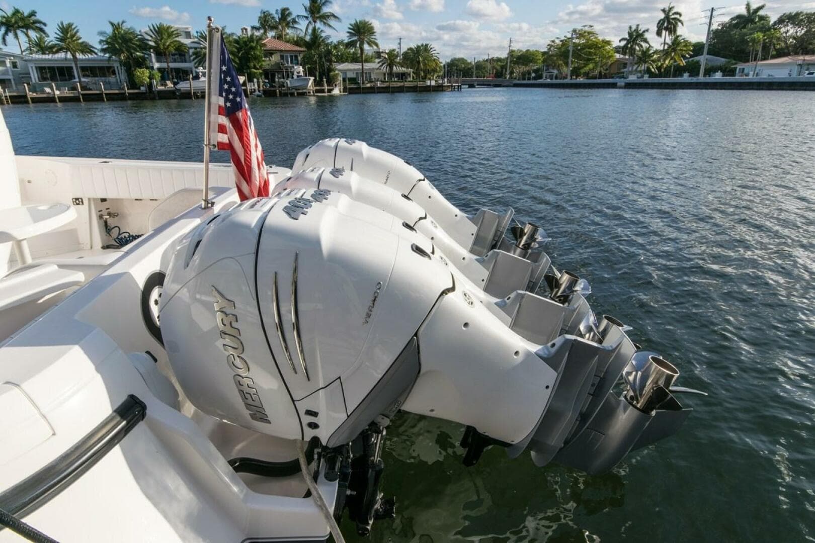 2012 Intrepid 475 Sport yacht wheel house