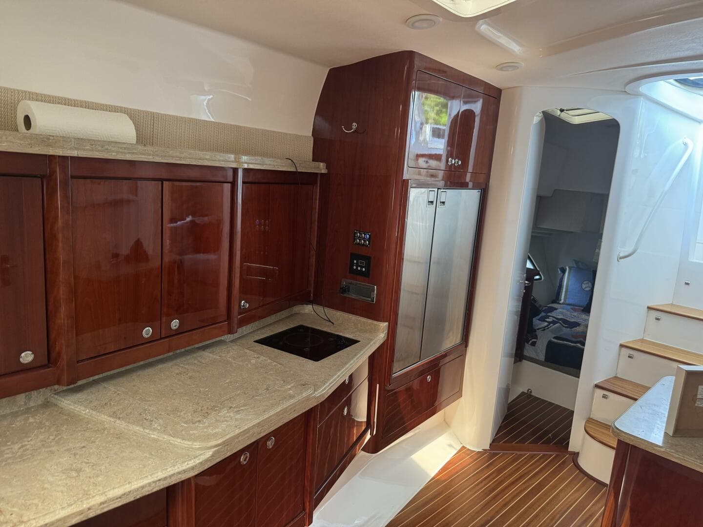 2012 Intrepid 475 Sport yacht wheel house