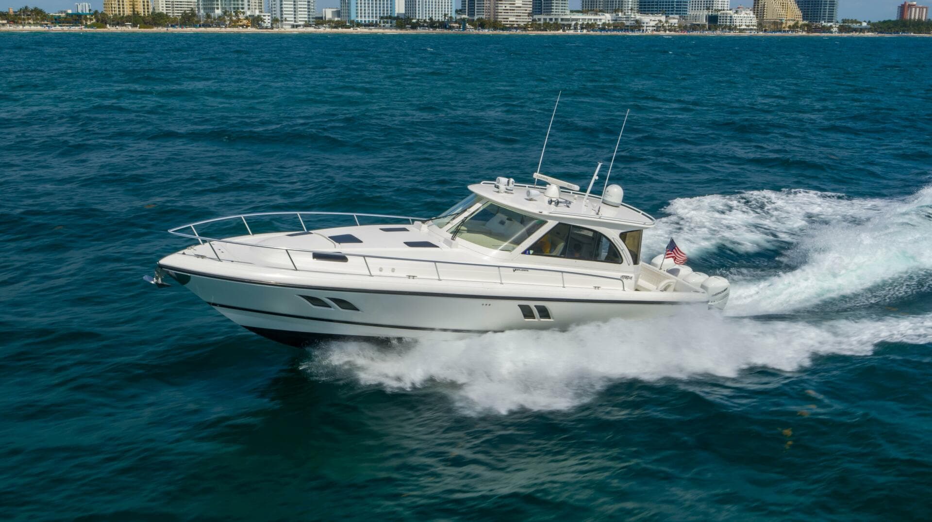 2012 Intrepid 475 Sport yacht wheel house