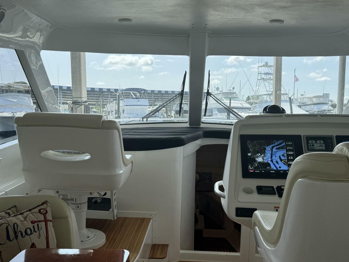 2012 Intrepid 475 Sport yacht wheel house