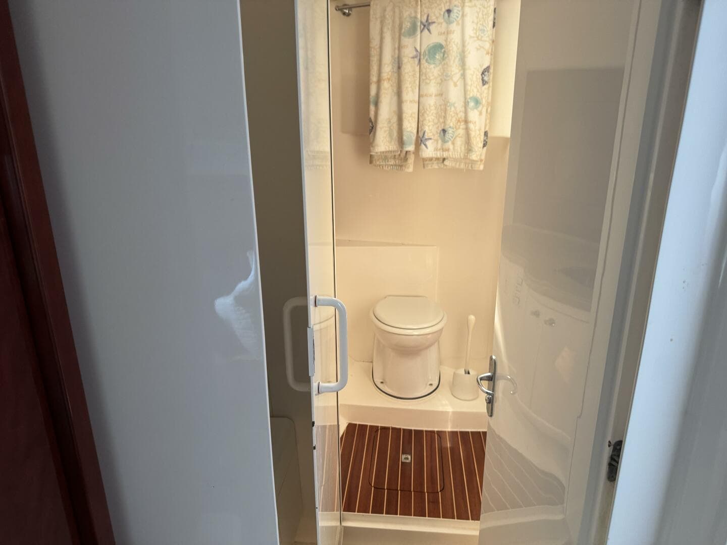 2012 Intrepid 475 Sport yacht wheel house