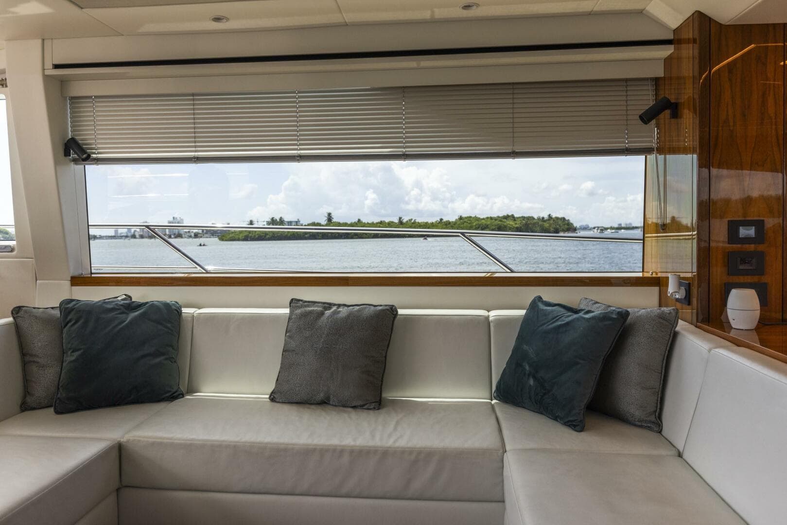 2021 Sunseeker Manhattan