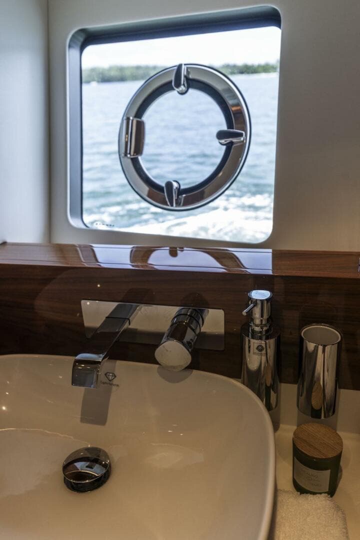 2021 Sunseeker Manhattan