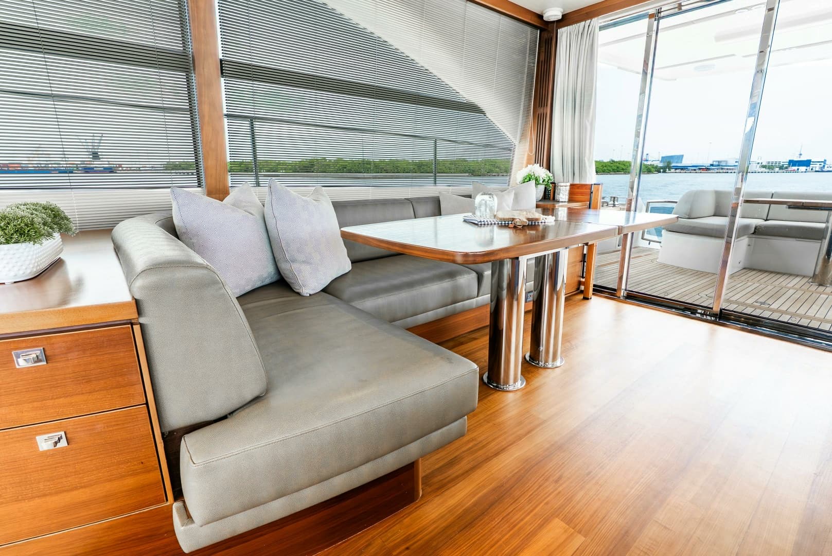 2018 Princess Yachts 