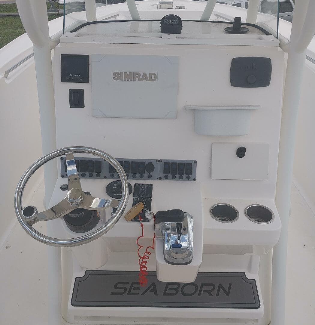 2019 Sea Born SX239 offshore