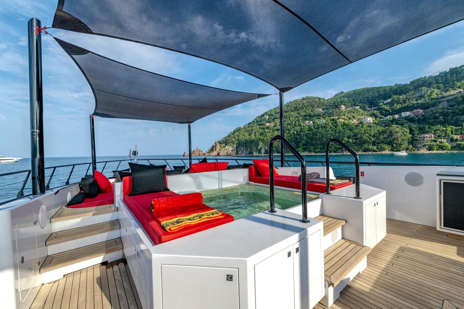 2017 Overmarine Mangusta 165 E