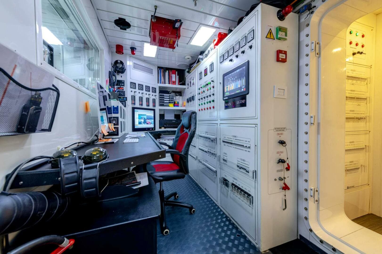 2017 Overmarine Mangusta 165 E