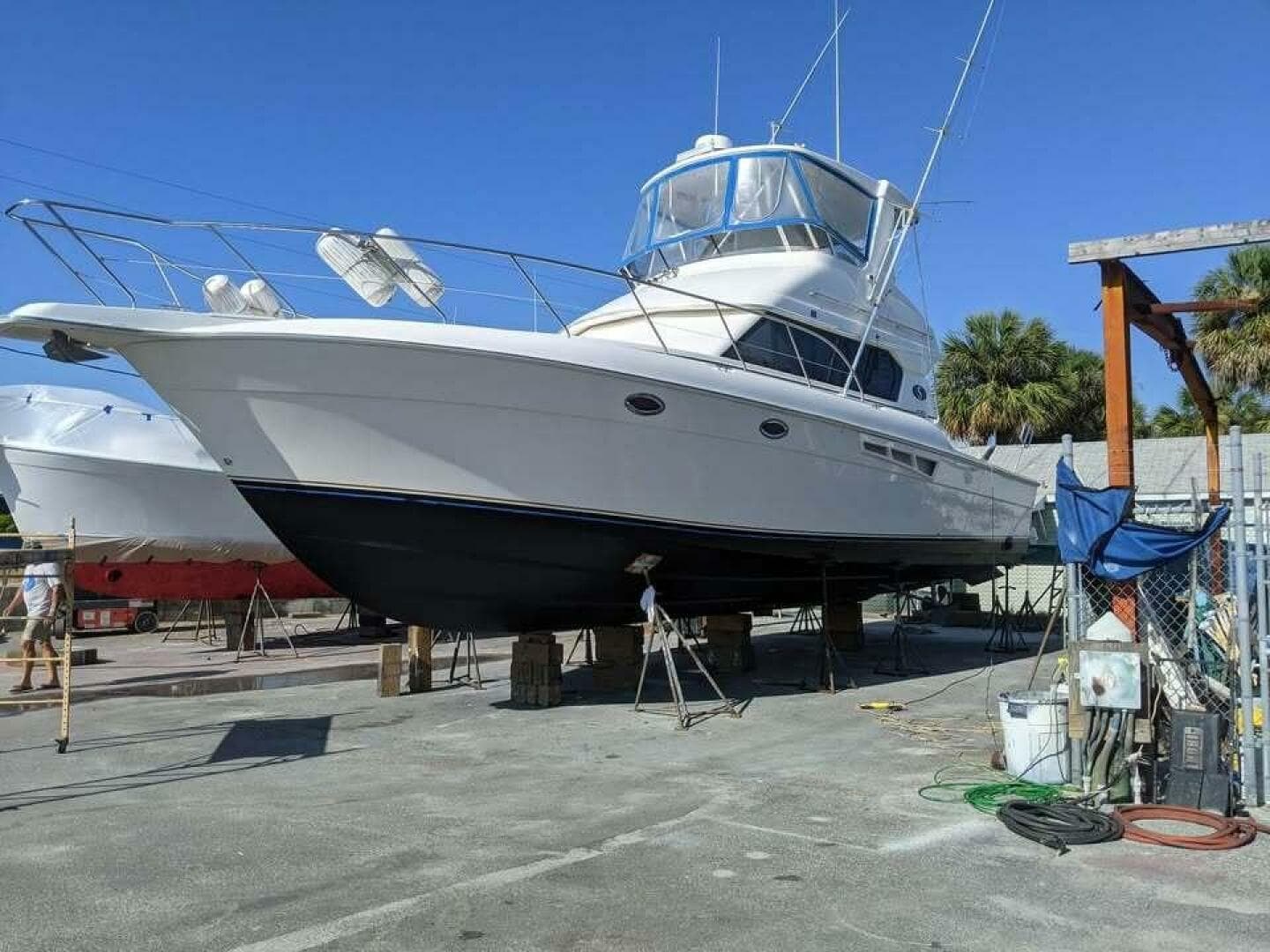 2001 Silverton 42 Convertible