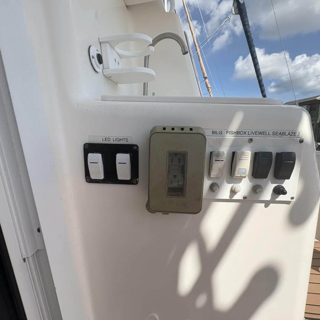 2001 Silverton 42 Convertible