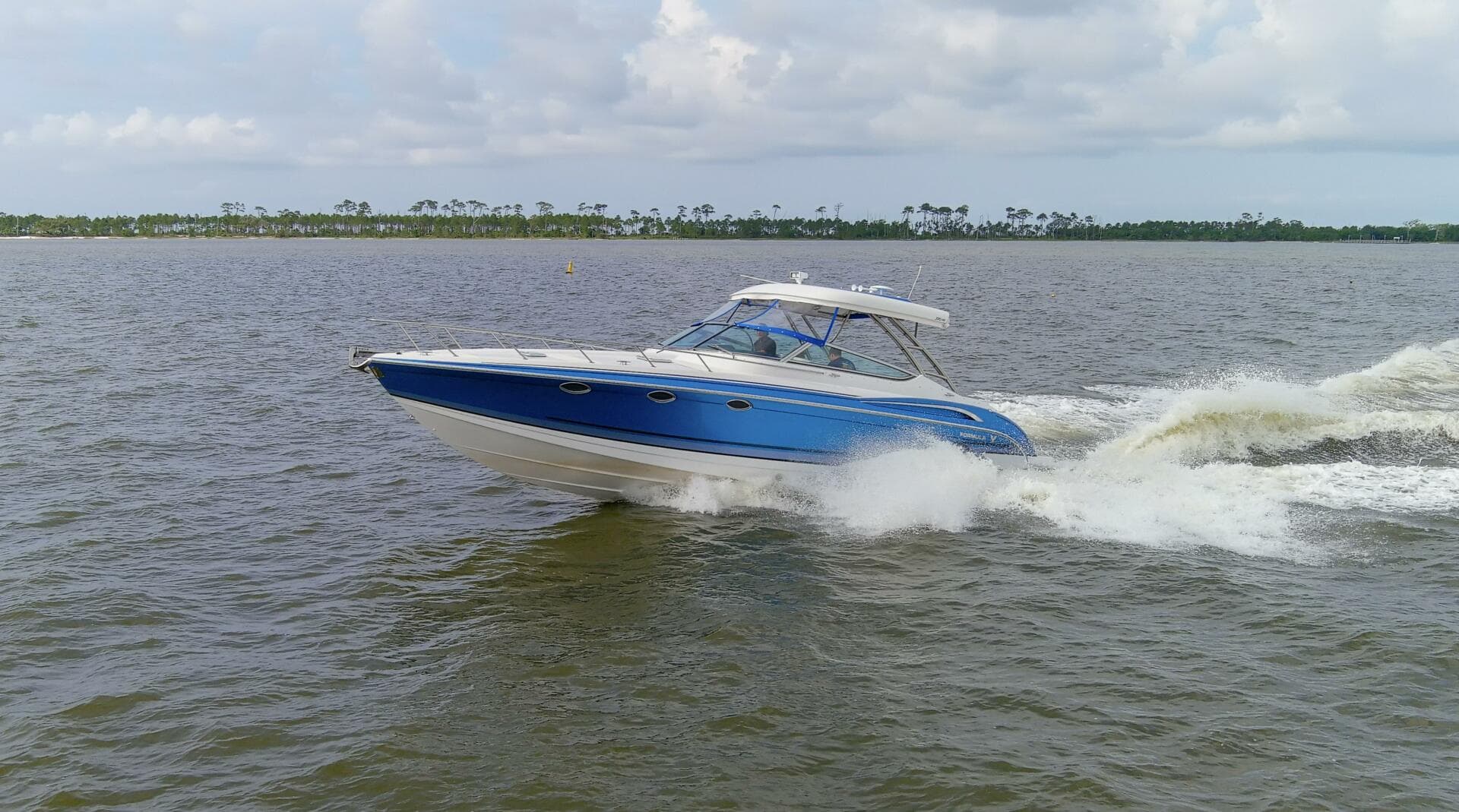 2017 37 Formula 370 SS Bluebird Port(1)