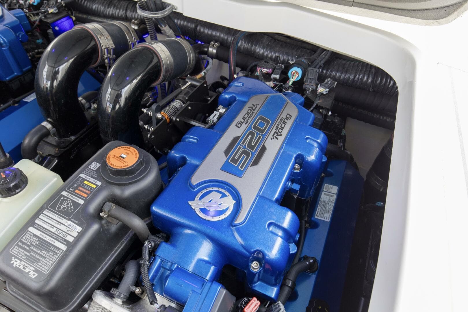 2017 37 Formula 370 SS Bluebird Engine (2)