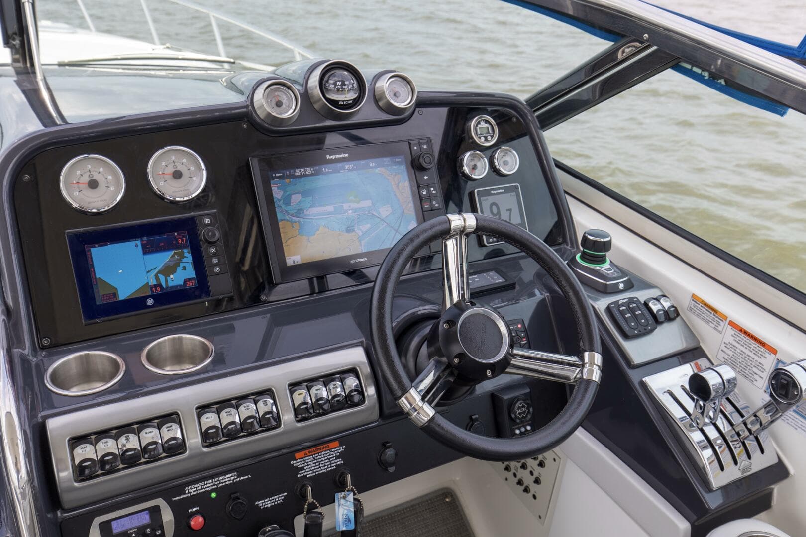 2017 37 Formula 370 SS Bluebird Helm