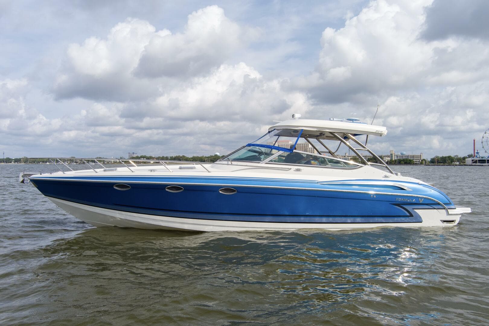 2017 37 Formula 370 SS Bluebird Profile