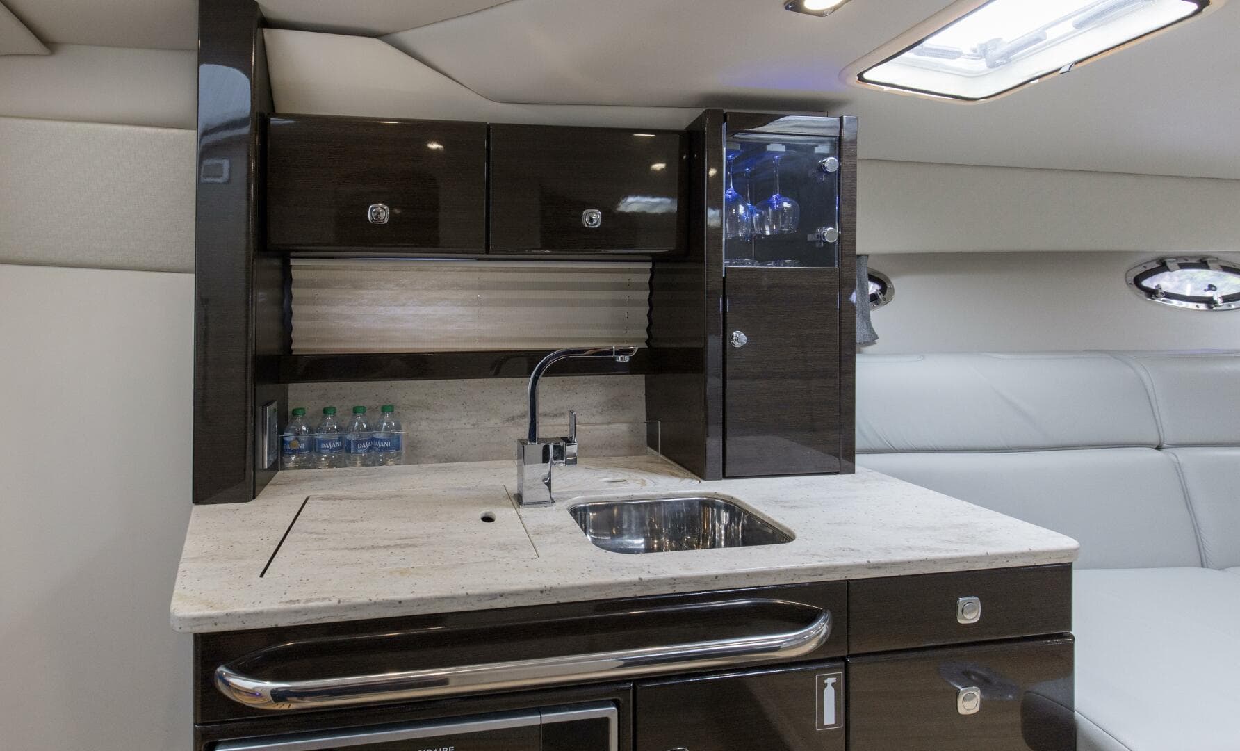 2017 37 Formula 370 SS Bluebird Cabin (2)