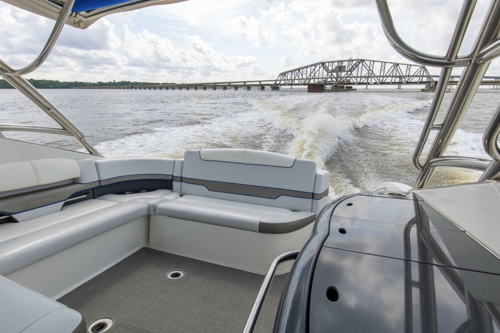 2017 37 Formula 370 SS Bluebird Rear Deck (2)