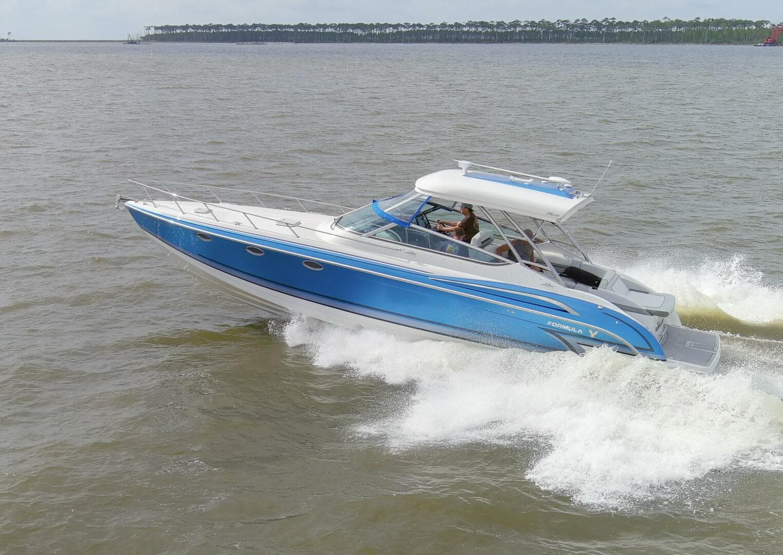 2017 37 Formula 370 SS Bluebird Running