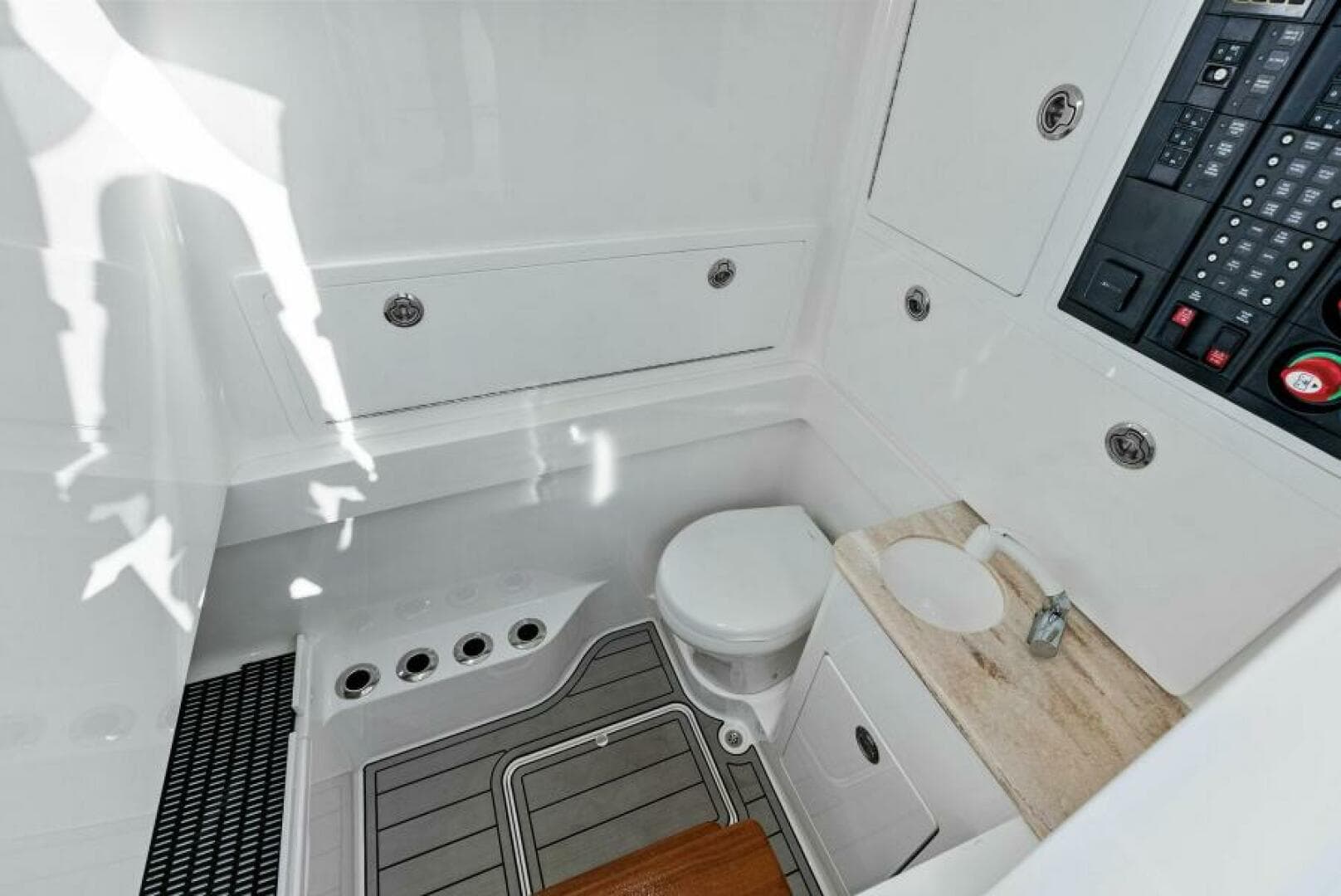 2021 Valhalla Boatworks V-37 Head