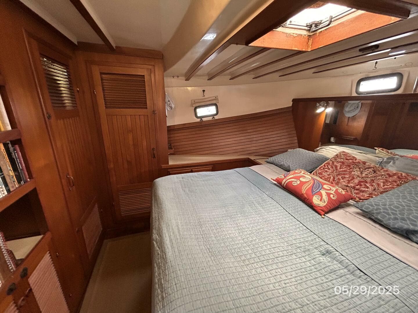 36' Kadey-Krogen stateroom port