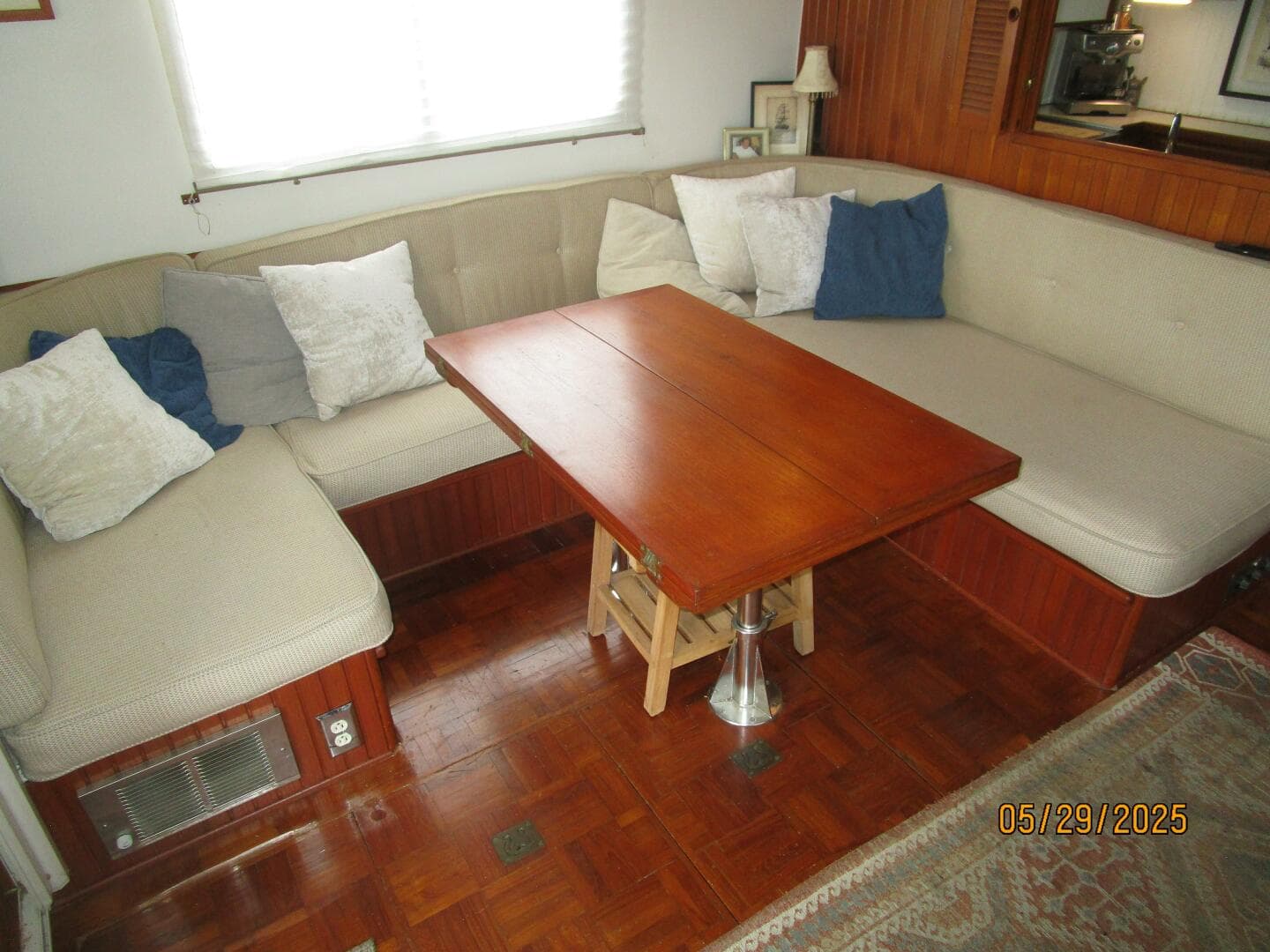 36' Kadey-Krogen salon port seating