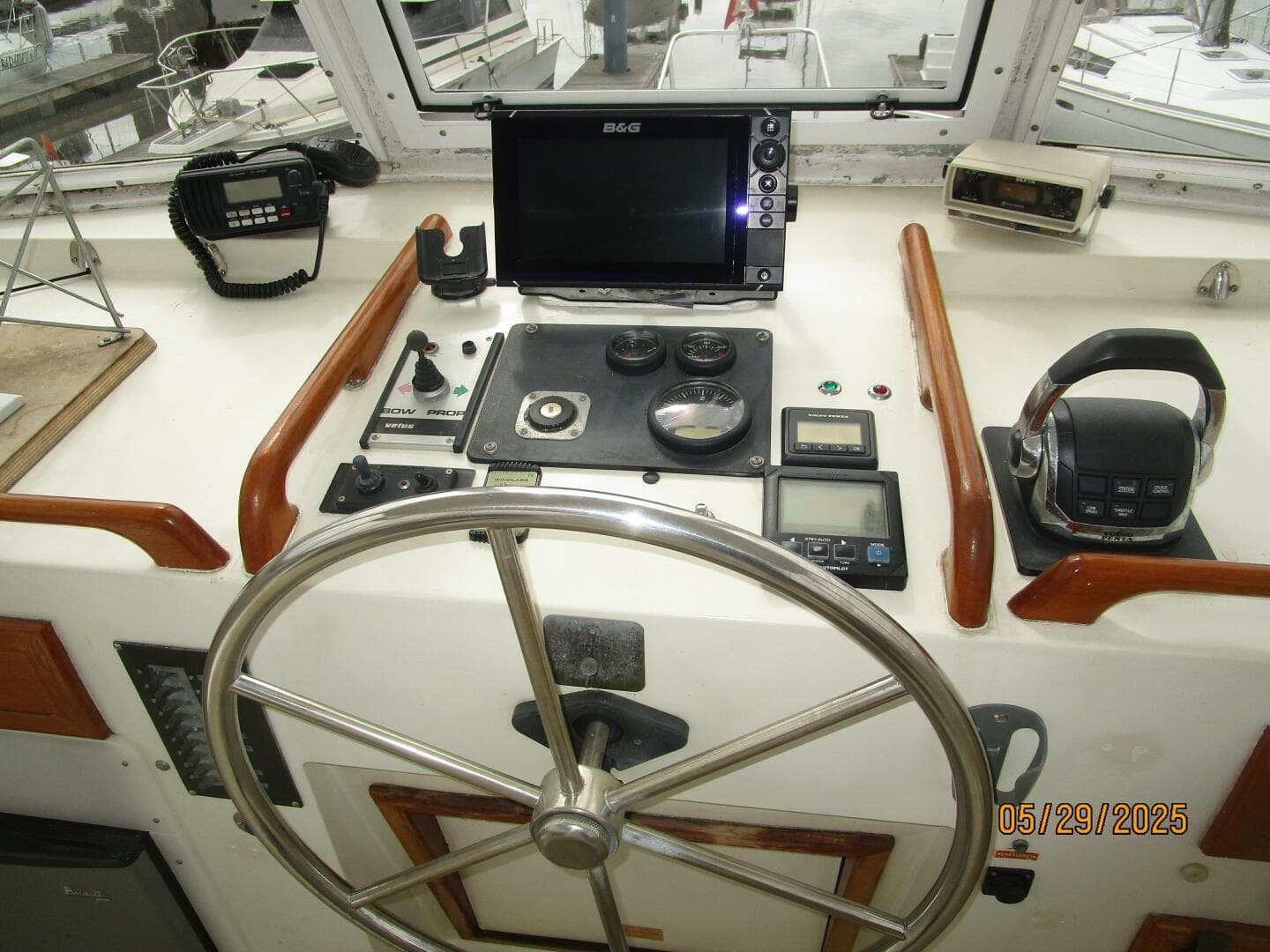 36' Kadey-Krogen flybridge helm3