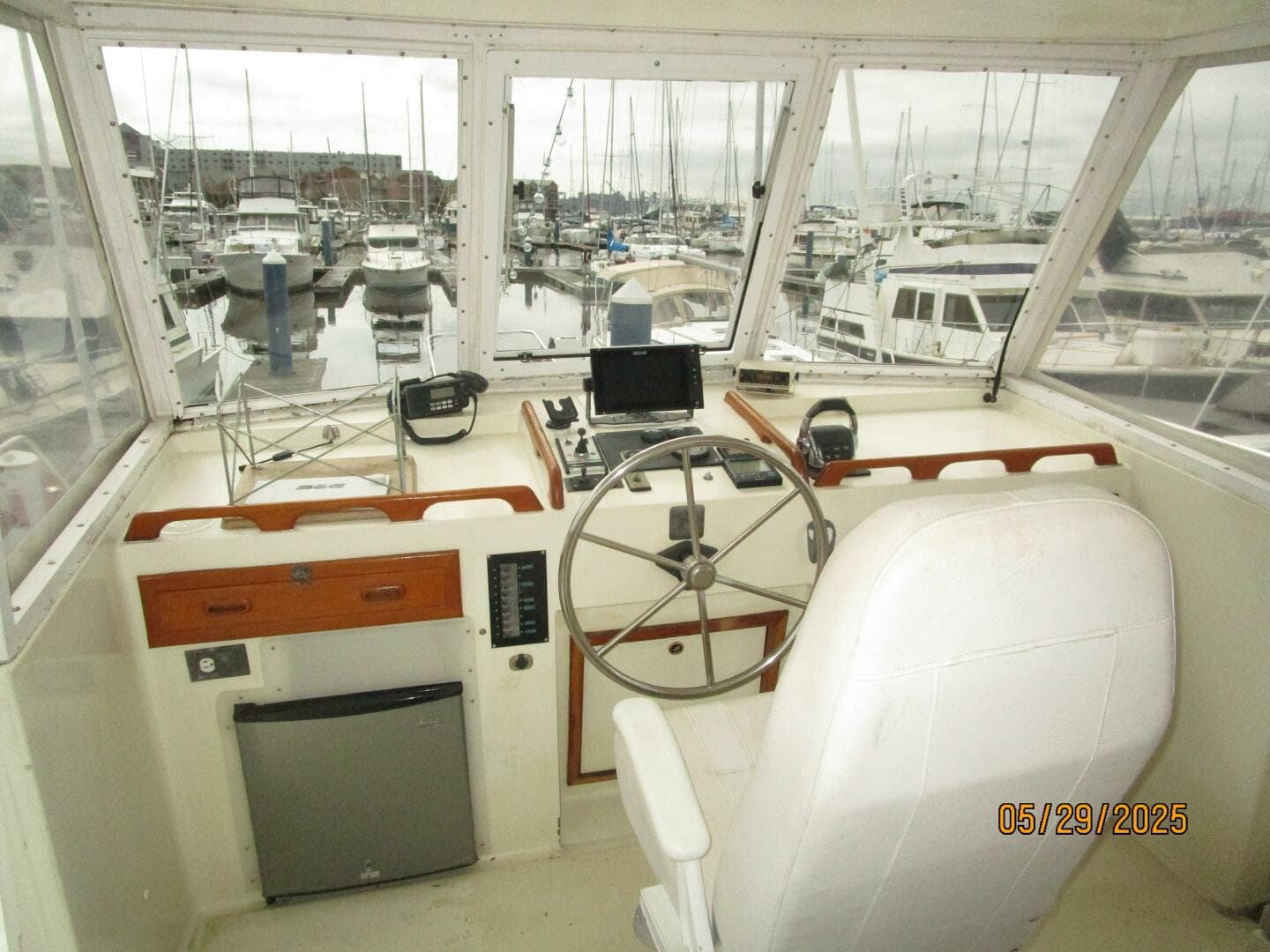 36' Kadey-Krogen flybridge forward