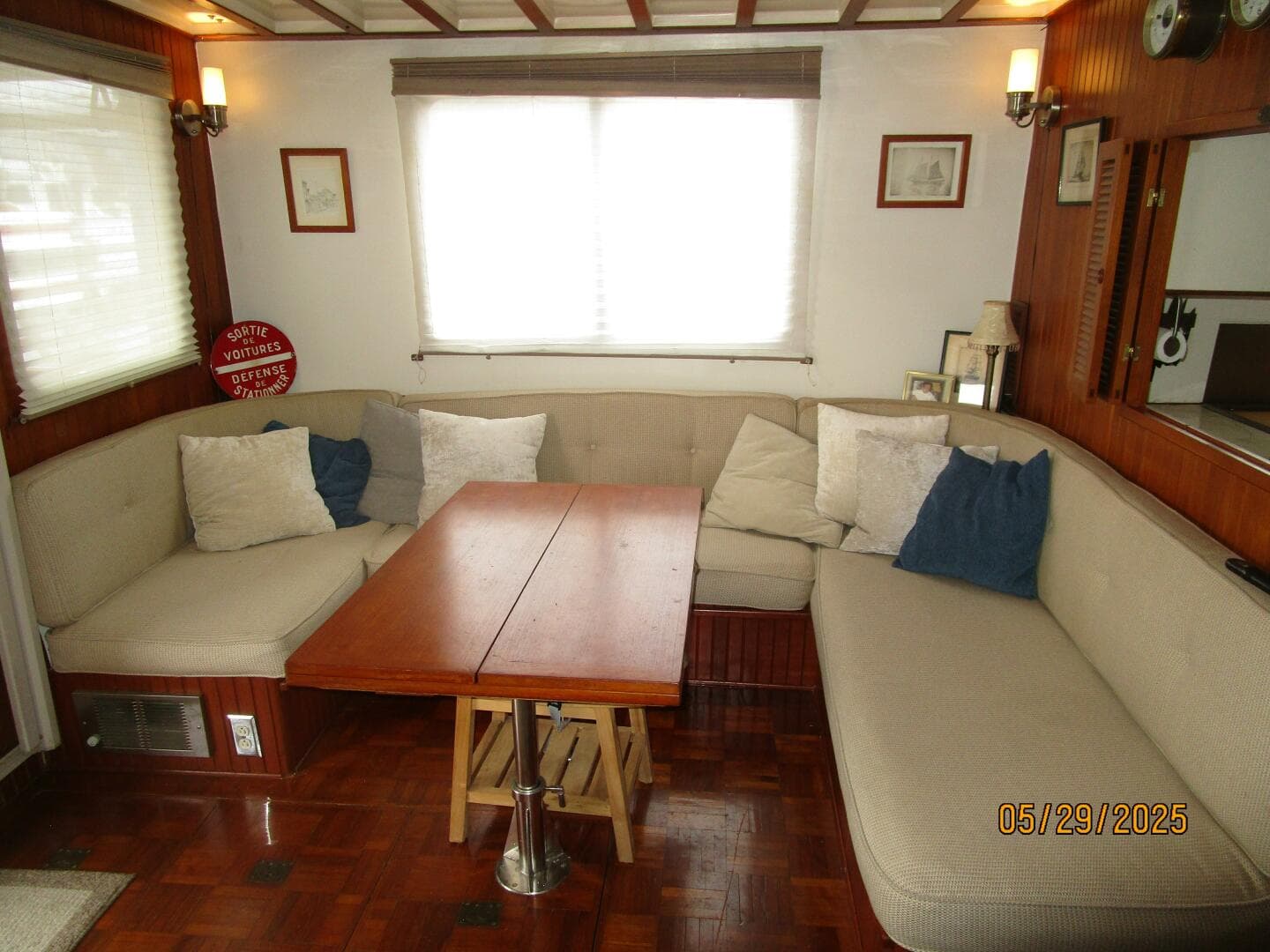 36' Kadey-Krogen salon port