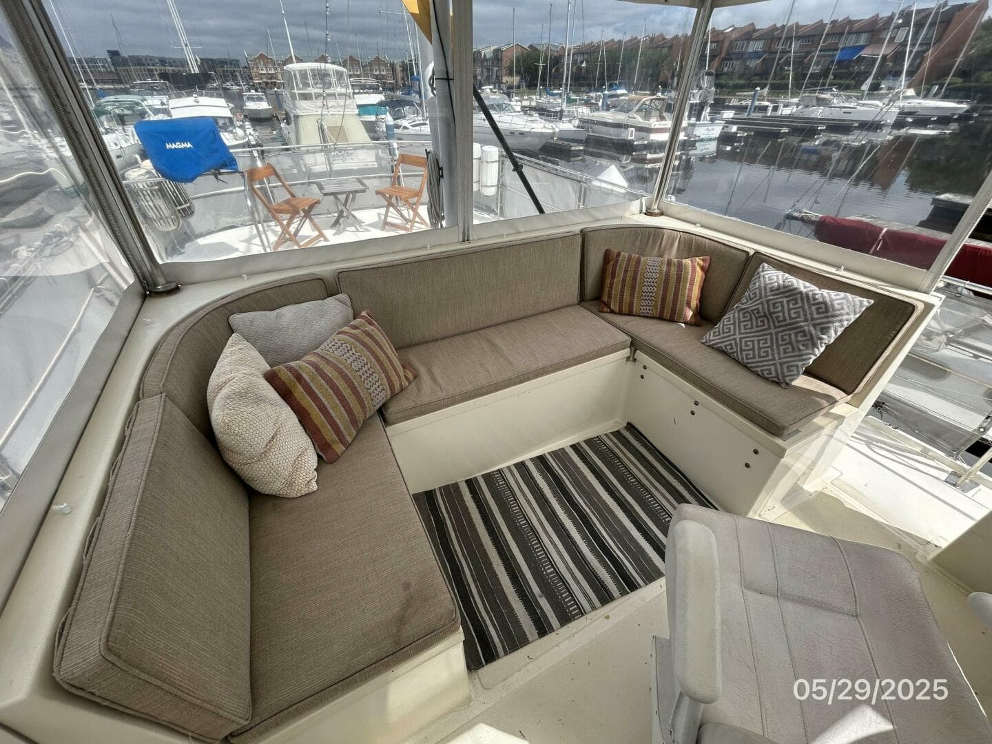 36' Kadey-Krogen flybridge seating2