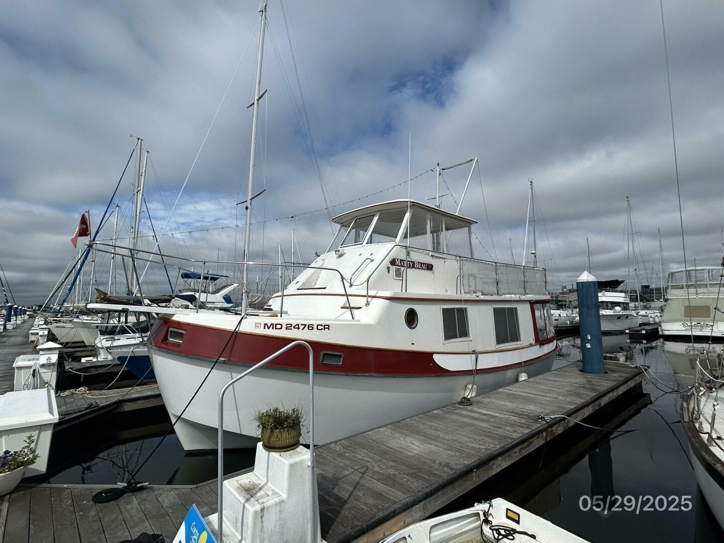 36' Kadey-Krogen port forward profile