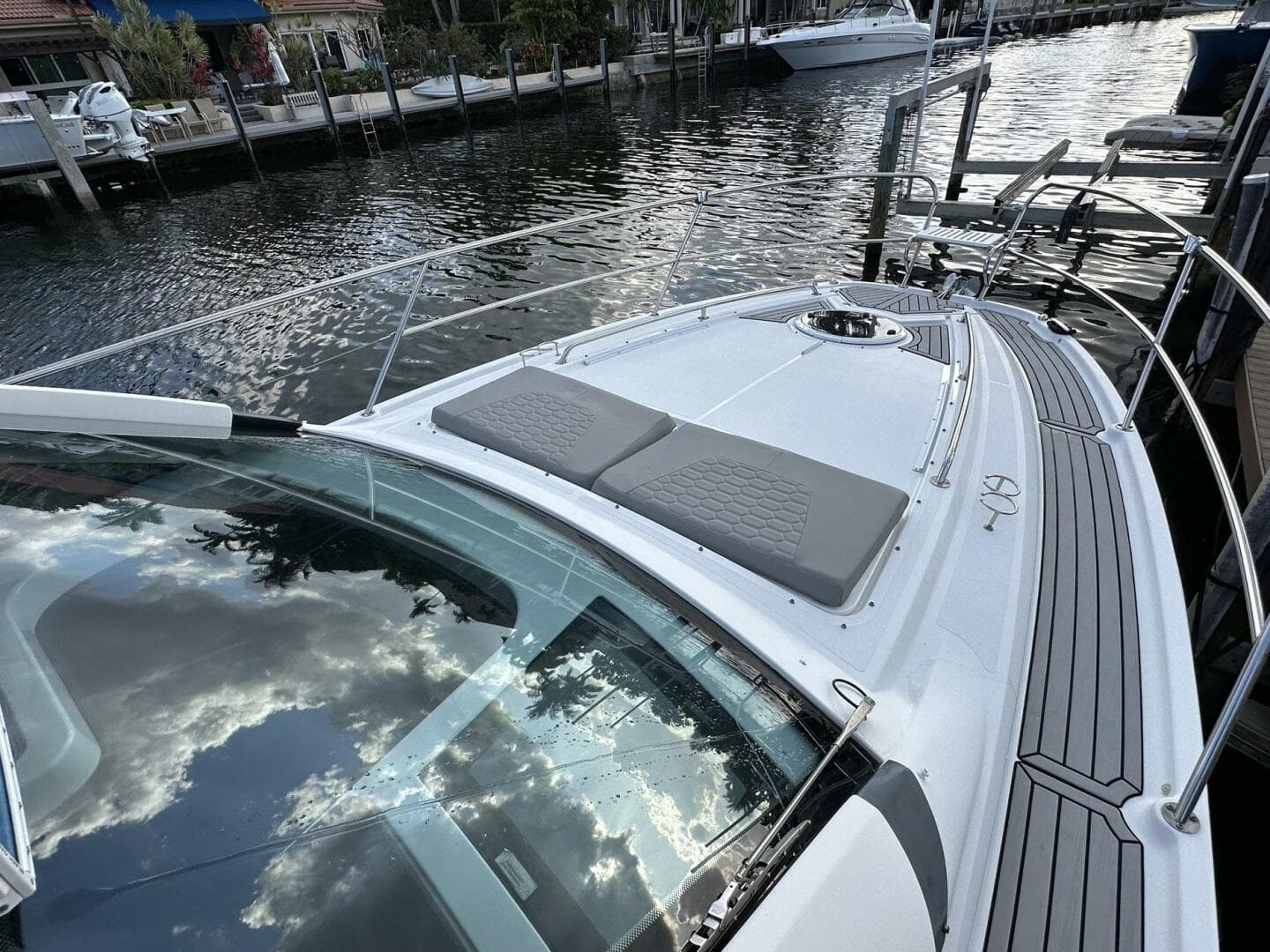 2020 Four Winns Vista 355 Coupe