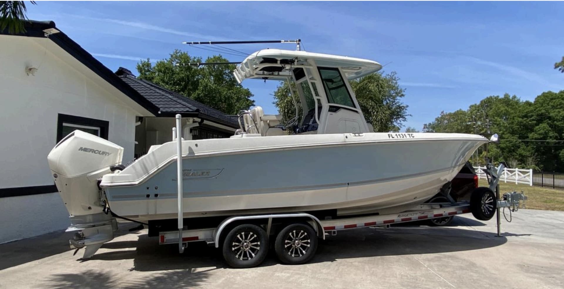 2022 Boston Whaler 