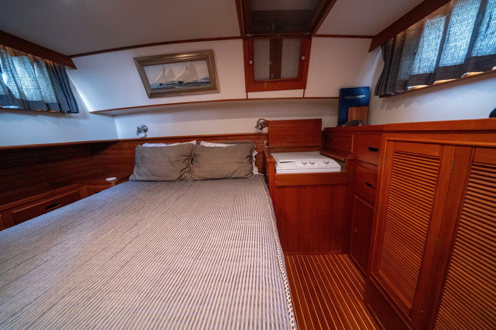 2001 Grand Banks 42 Classic