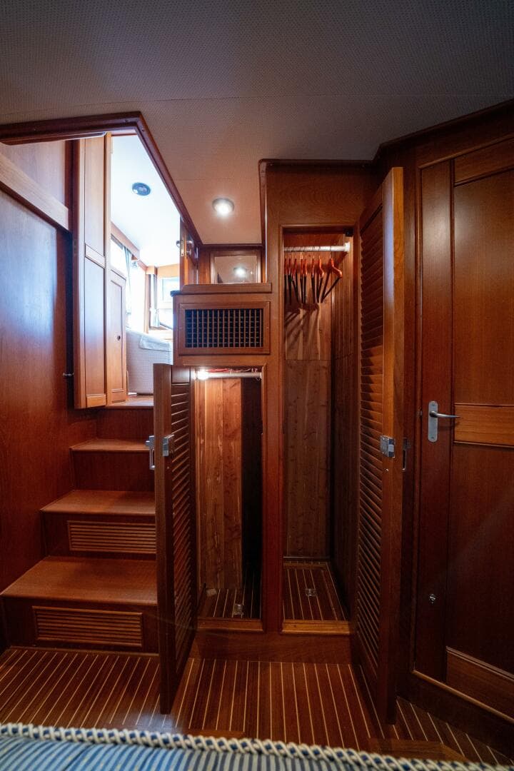 2001 Grand Banks 42 Classic