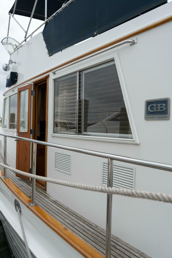 2001 Grand Banks 42 Classic