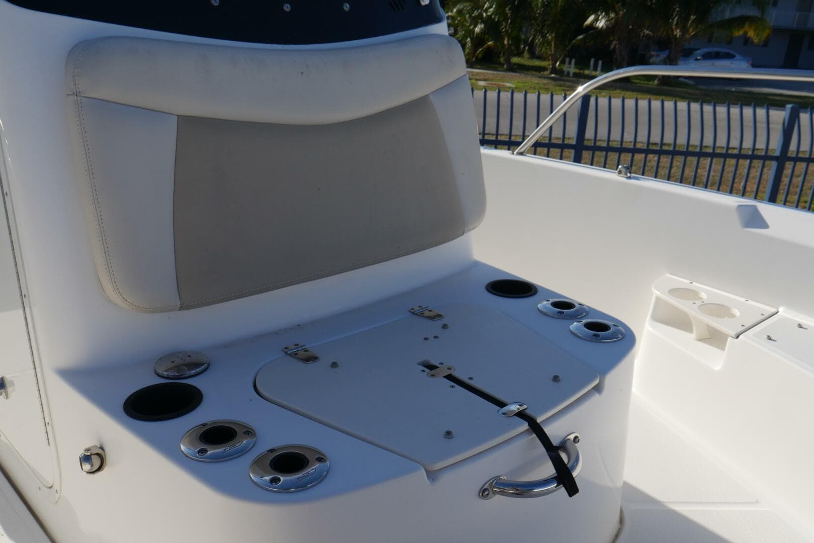 Boston Whaler 31 - CHUCK - Forward Seating