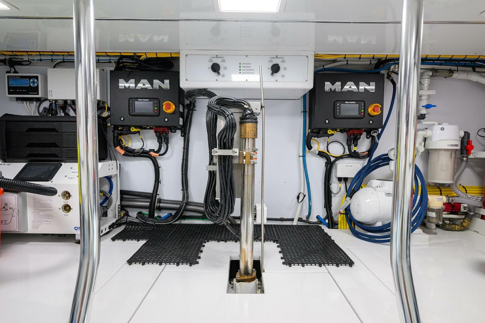 2004 Rybovich 62 Base Camp - Engine Room