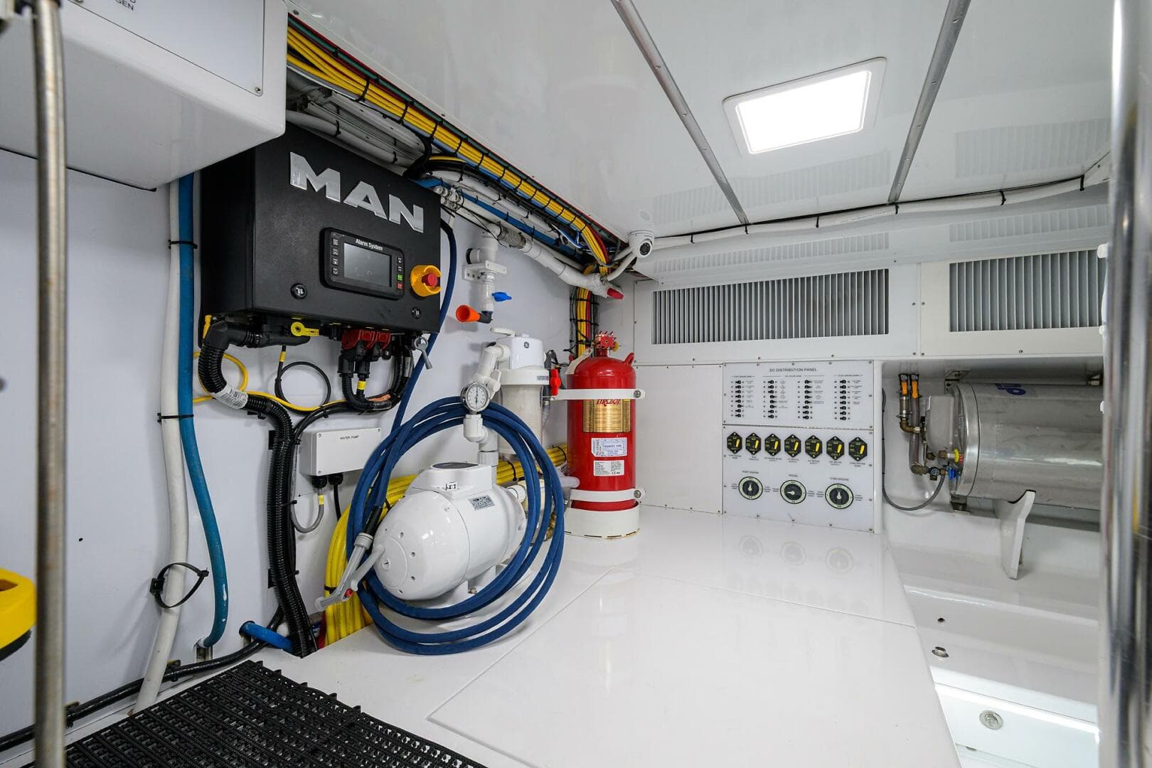 2004 Rybovich 62 Base Camp - Engine Room