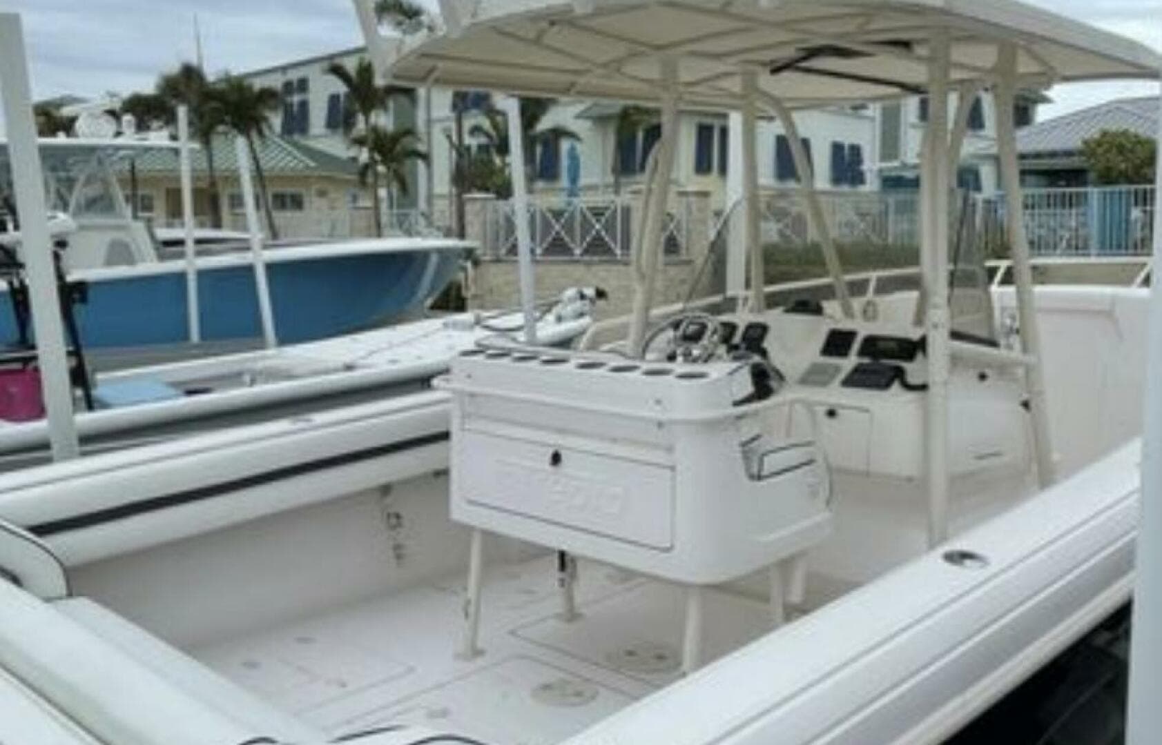 2008 Intrepid 323 Cuddy