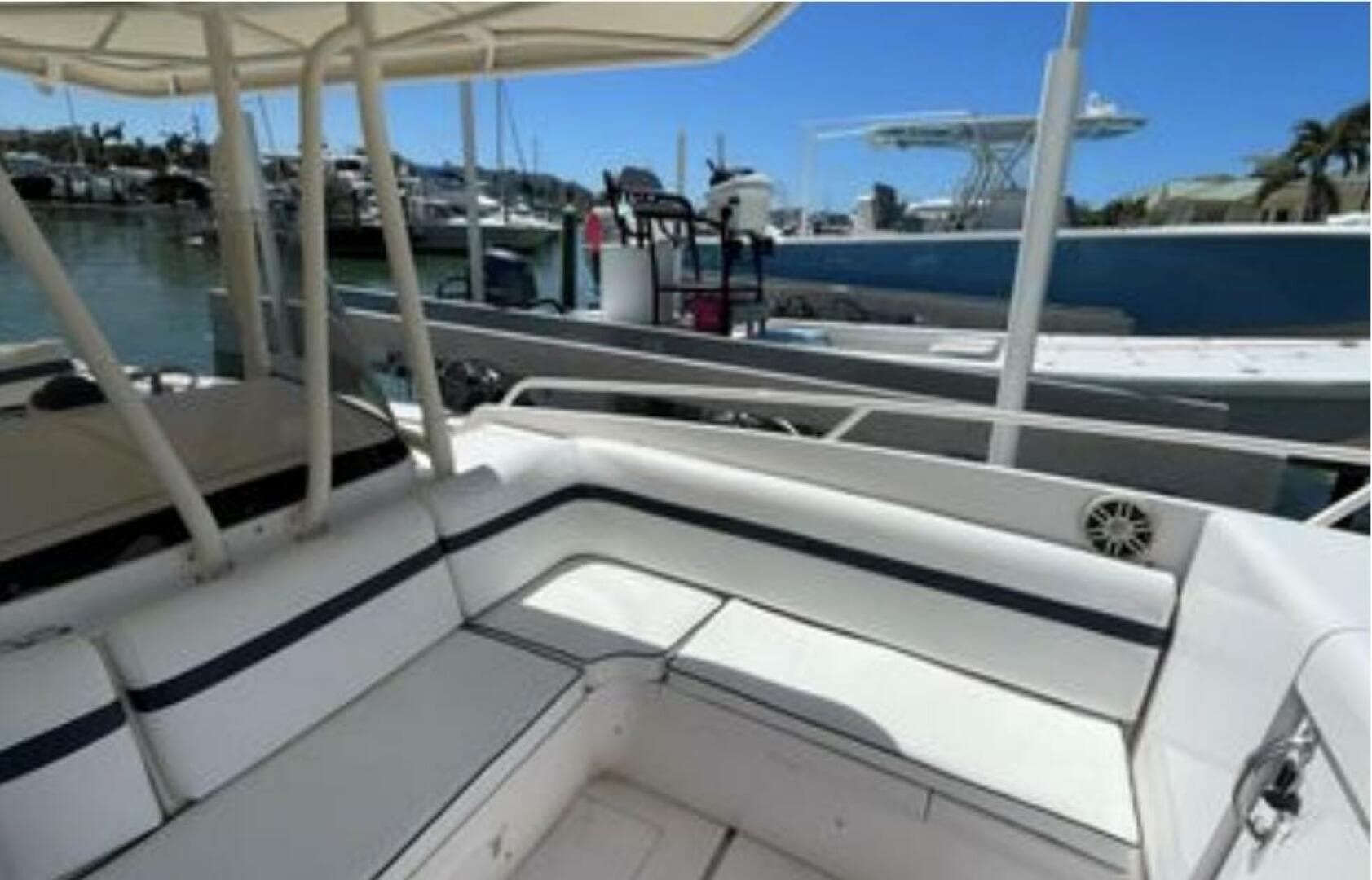 2008 Intrepid 323 Cuddy