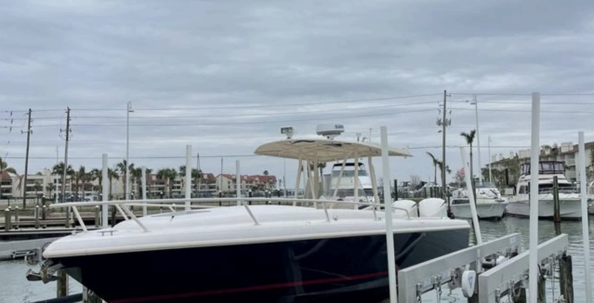 2008 Intrepid 323 Cuddy