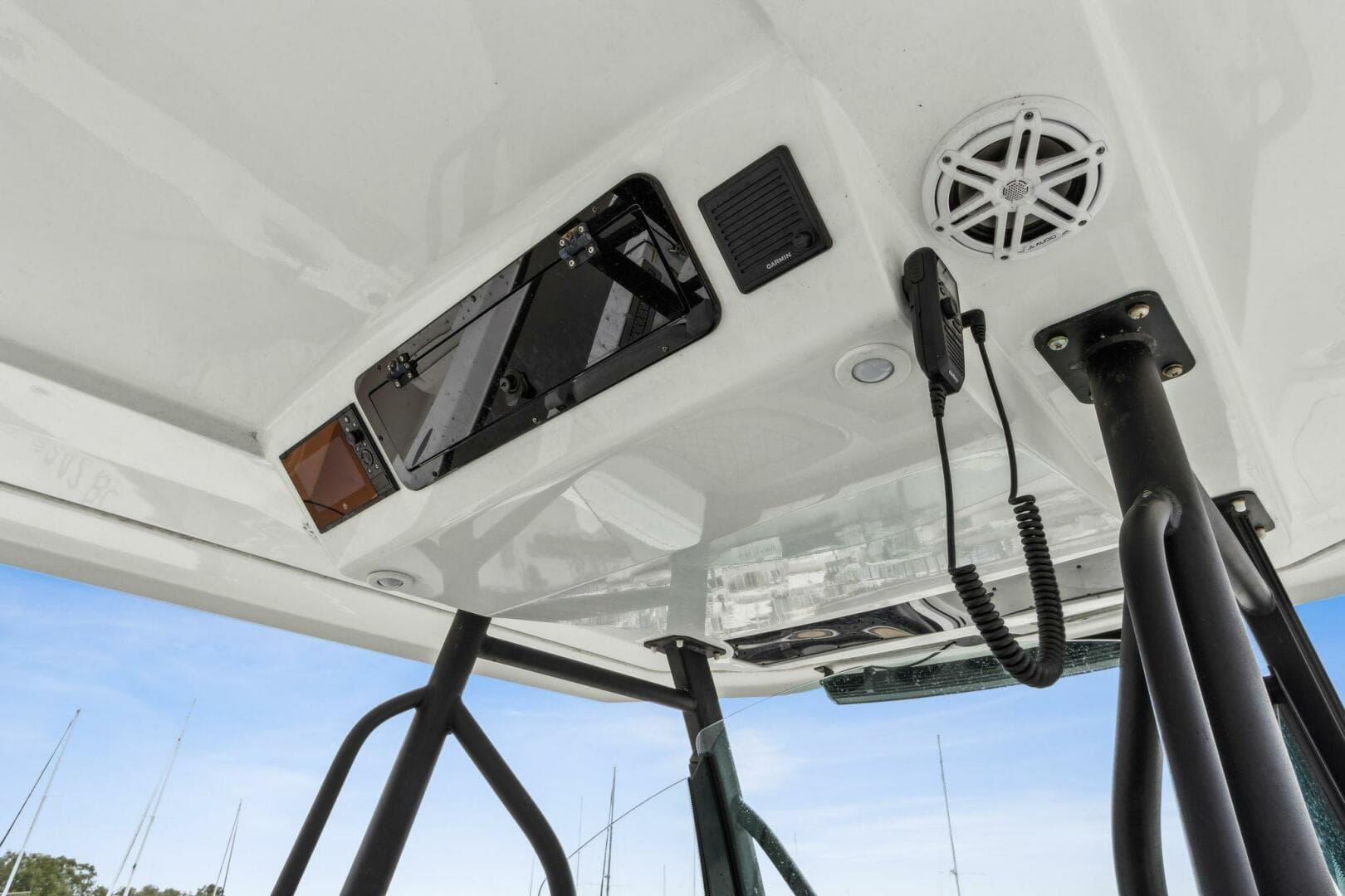 2023 Wellcraft 352 Fisherman Center Console