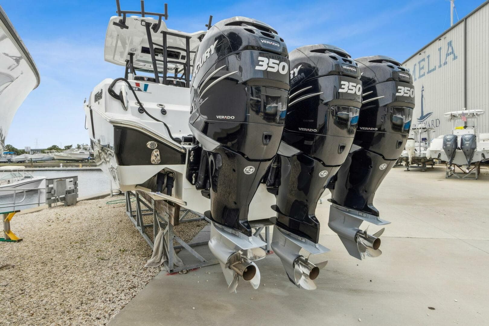 2023 Wellcraft 352 Fisherman Center Console