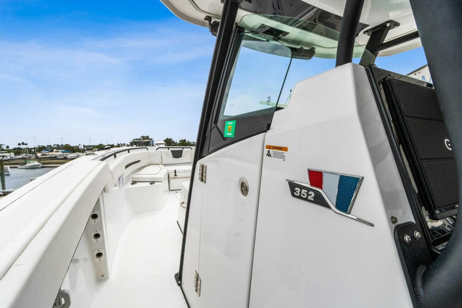 2023 Wellcraft 352 Fisherman Center Console